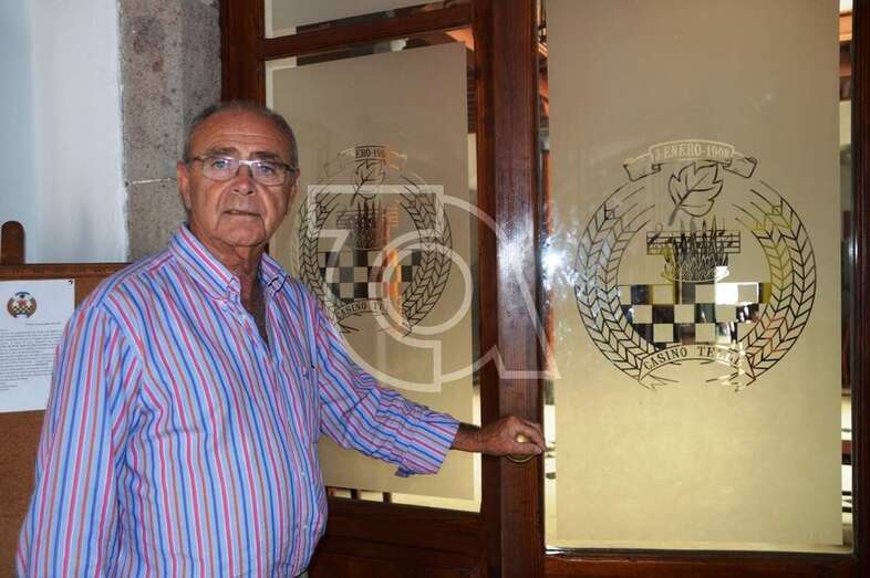 Fernando Rivero, presidente de El Casino de Telde, en la puerta de acceso al centro sanjuanero/TA.